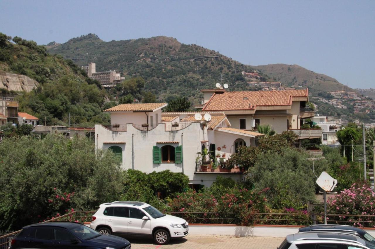 Poseidone Sea Apartment Taormina Mazzeo Exterior foto